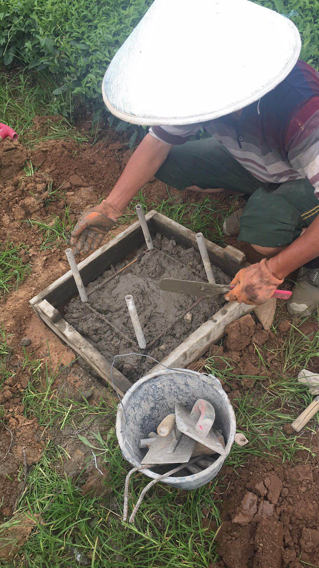 把螺絲桿用塑料管或者塑料布纏繞