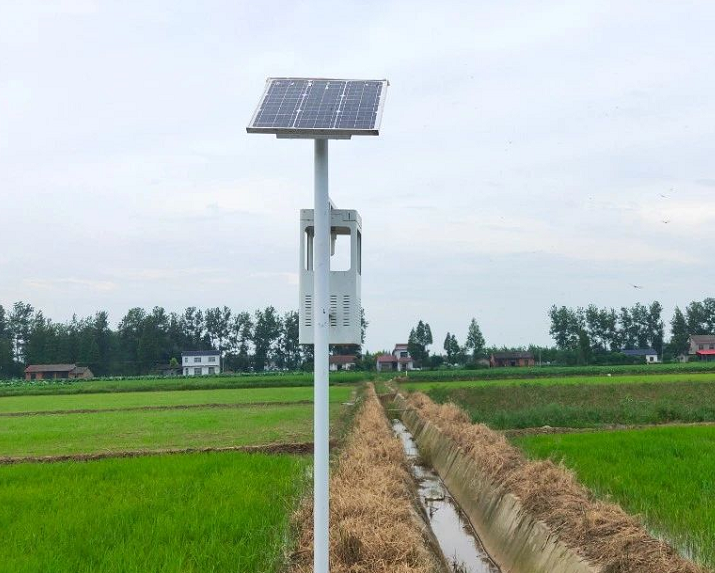 云飛風吸式太陽能殺蟲燈